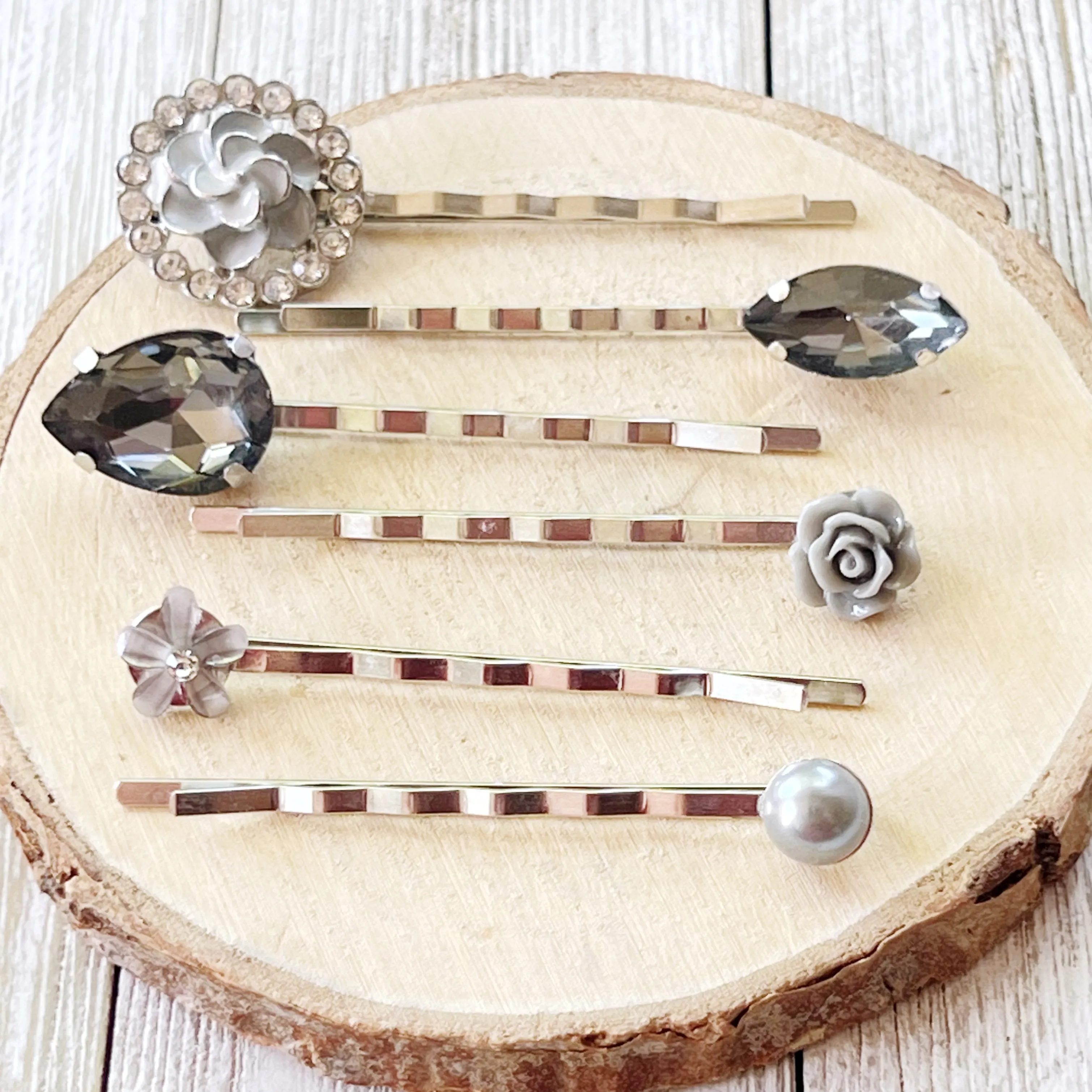 Gray Flower Rhinestone Hair Pins: Elegant Accents for Stylish Hairdos