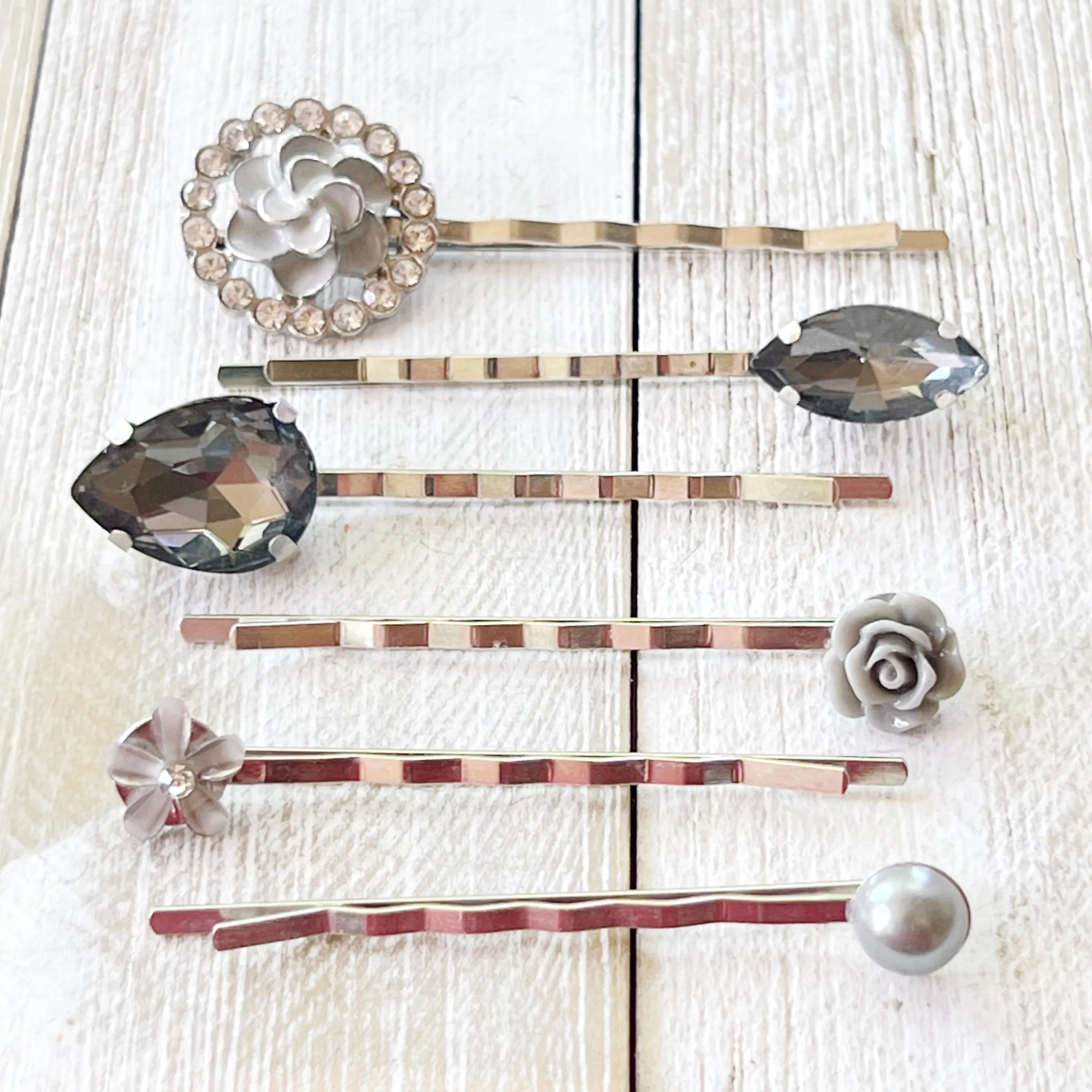 Gray Flower Rhinestone Hair Pins: Elegant Accents for Stylish Hairdos