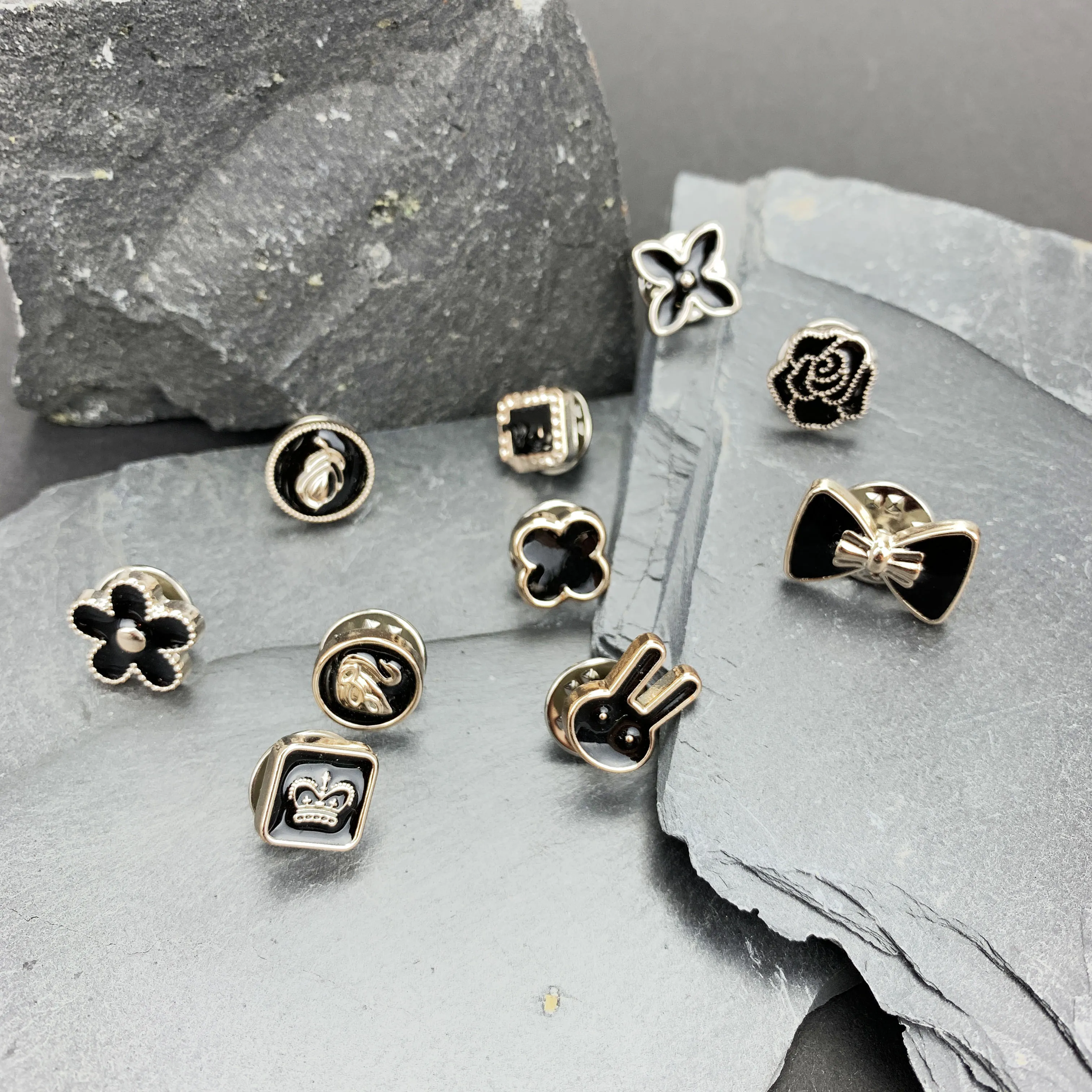 Set of 10 pins with womanly motifs