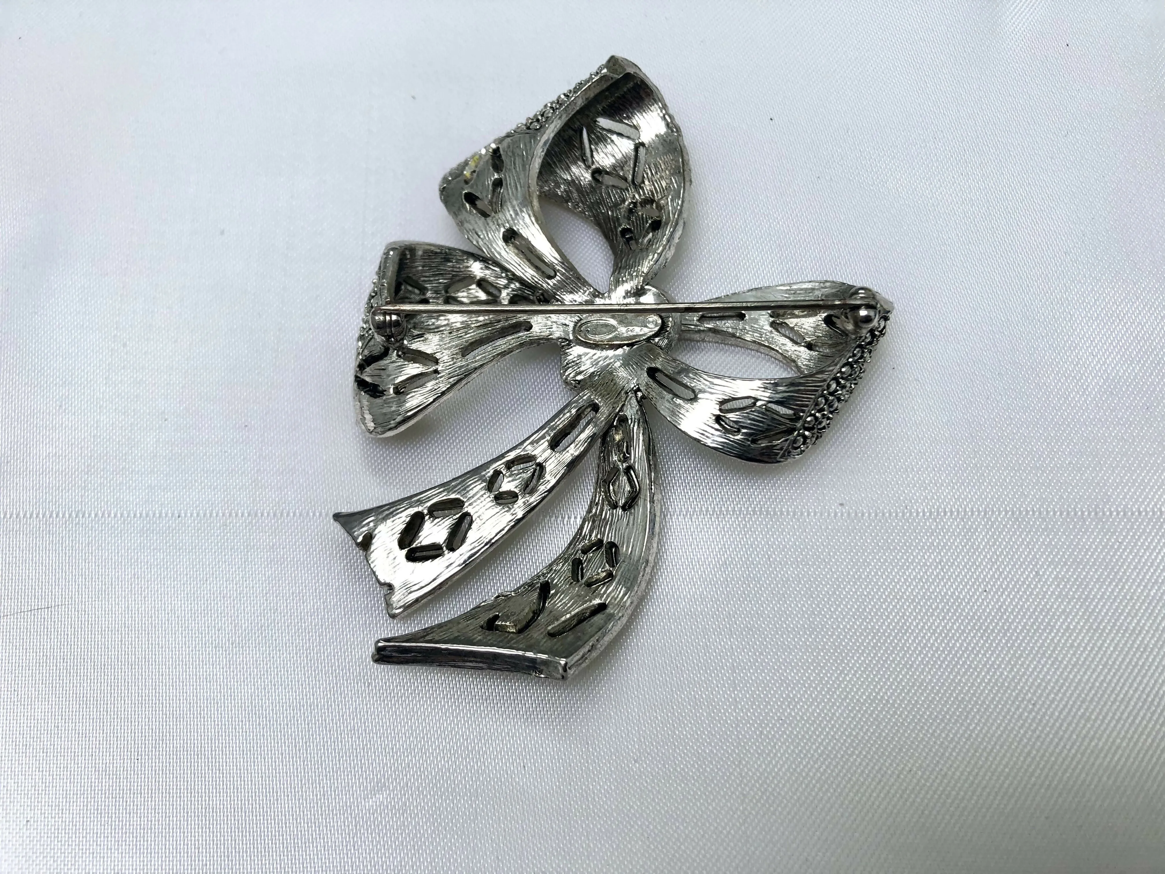Vintage Oscar De La Renta Large Bow Brooch