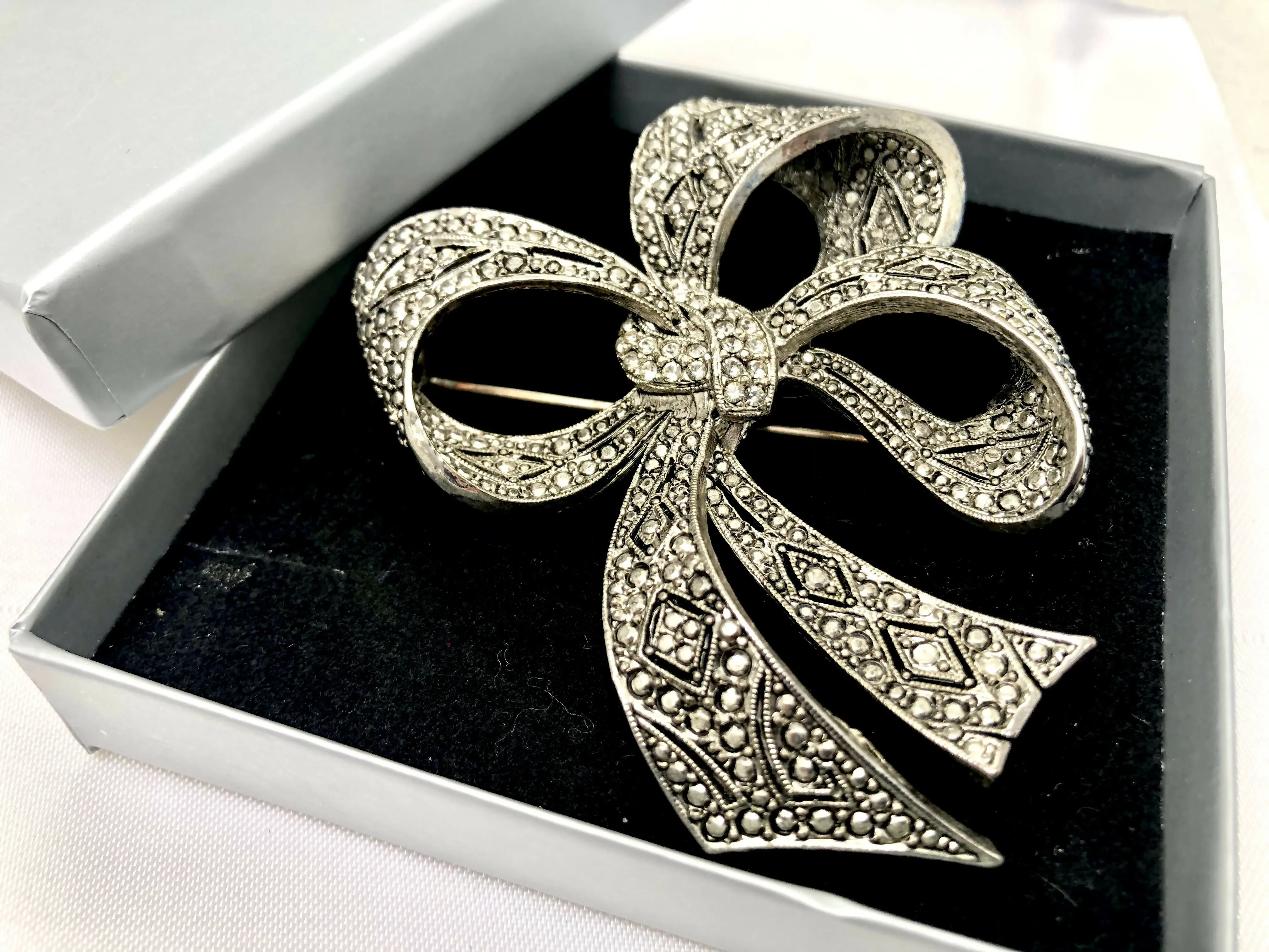 Vintage Oscar De La Renta Large Bow Brooch